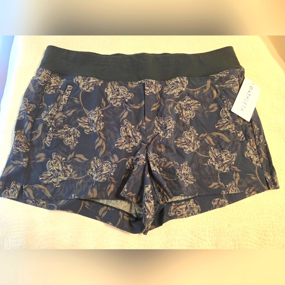 Athleta Pants - NQT Athleta Ladies Trekkie North Floral Print Athletic Shorts